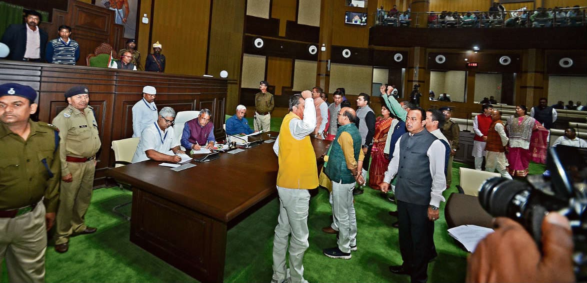 झारखंड बजट : आम जरूरतों को महत्व बिजली से लेकर सड़क तक होंगी दुरुस्त झारखंड बजट : आम जरूरतों को महत्व बिजली से लेकर सड़क तक होंगी दुरुस्त
