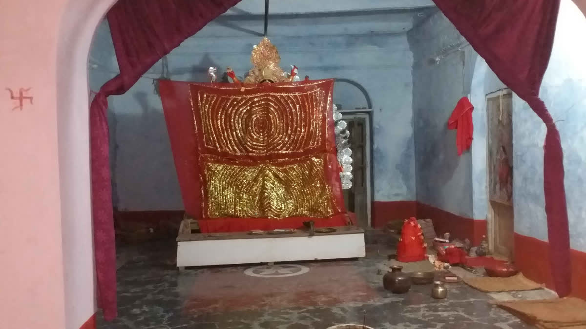 समस्तीपुर डयोढी में 136 साल से है दुर्गा आराधना की परंपरा, राज परिवार के सदस्य करते हैं तांत्रिक विधि से पूजा समस्तीपुर डयोढी में 136 साल से है दुर्गा आराधना की परंपरा, राज परिवार के सदस्य करते हैं तांत्रिक विधि से पूजा