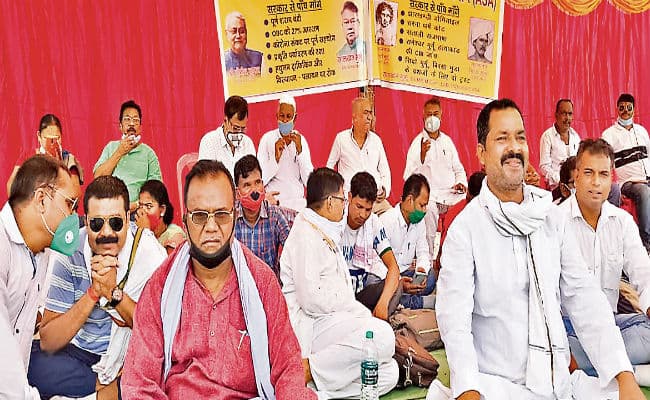 सरना धर्म कोड लागू करने की मांग, सालखन मुर्मू ने कहा- जनभावना के साथ हो रही धोखेबाजी सरना धर्म कोड लागू करने की मांग, सालखन मुर्मू ने कहा- जनभावना के साथ हो रही धोखेबाजी