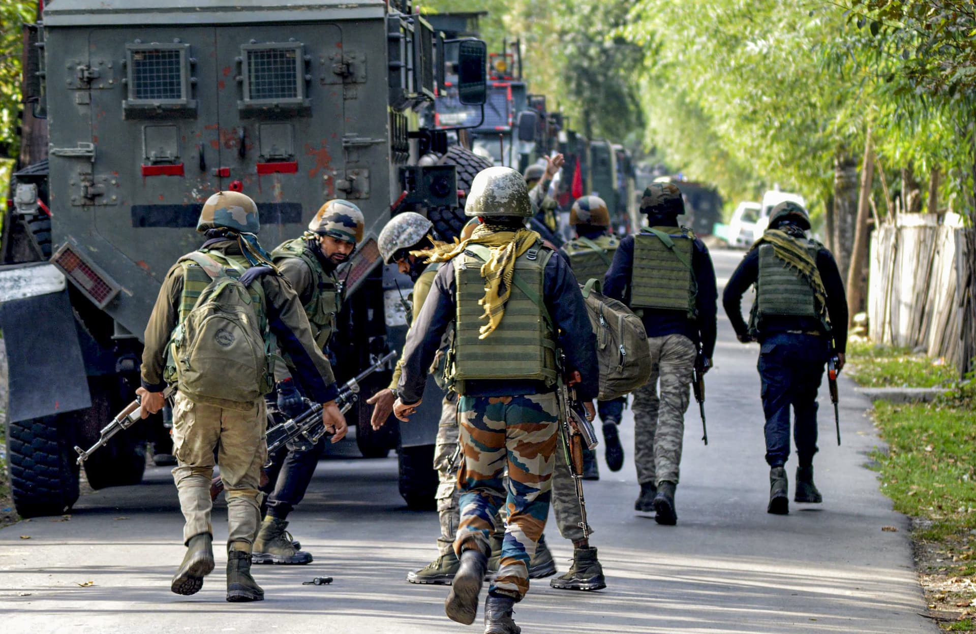 Jammu-Kashmir : सोपोर में सुरक्षाबलों और आतंकियों के बीच मुठभेड़, 2 आतंकी ढेर Jammu-Kashmir : सोपोर में सुरक्षाबलों और आतंकियों के बीच मुठभेड़, 2 आतंकी ढेर
