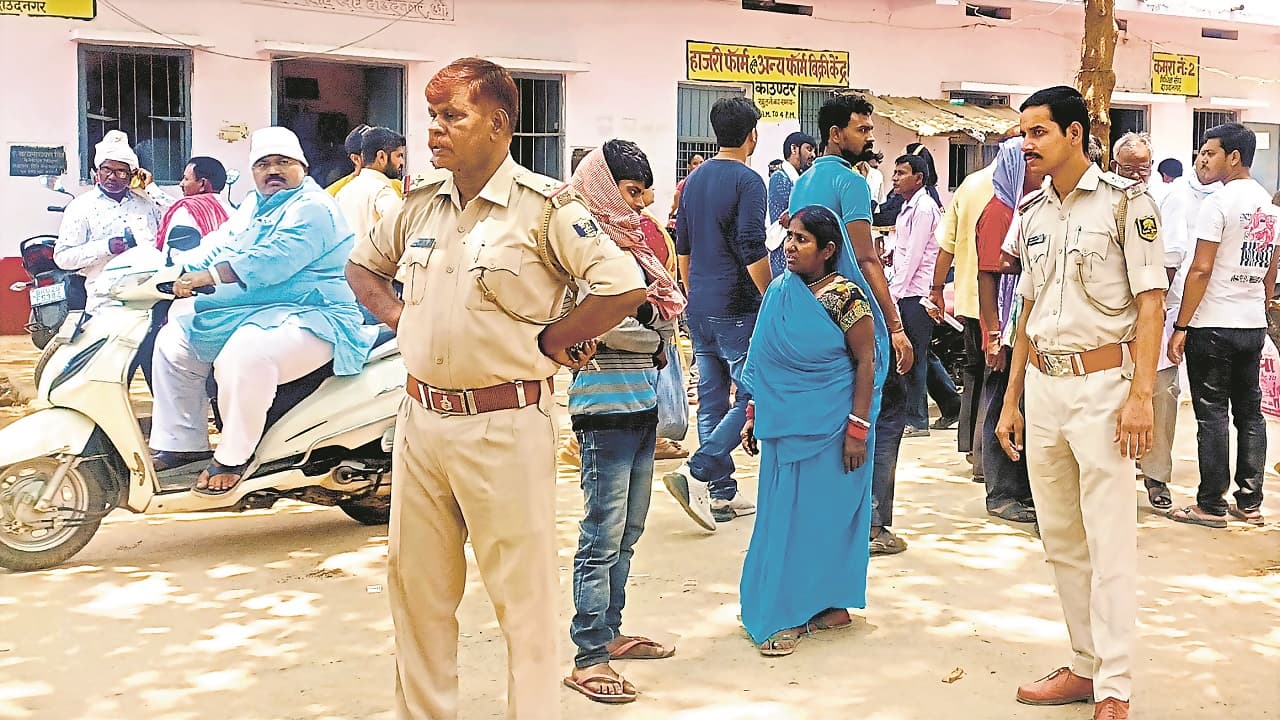 औरंगाबाद: नगर पर्षद के चुनाव को लेकर राजनीतिक सरगर्मी तेज, नामांकन के अंतिम दिन कई दिग्गज दाखिल करेंगे पर्चे औरंगाबाद: नगर पर्षद के चुनाव को लेकर राजनीतिक सरगर्मी तेज, नामांकन के अंतिम दिन कई दिग्गज दाखिल करेंगे पर्चे
