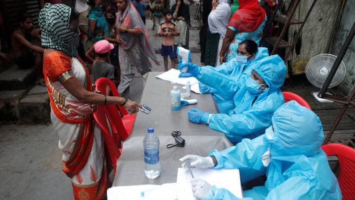 Coronavirus in india: भारत ने अगस्त में अमेरिका-ब्राजील को पीछे छोड़ा, अब कोरोना की रफ्तार सबसे बड़ी परेशानी Coronavirus in india: भारत ने अगस्त में अमेरिका-ब्राजील को पीछे छोड़ा, अब कोरोना की रफ्तार सबसे बड़ी परेशानी