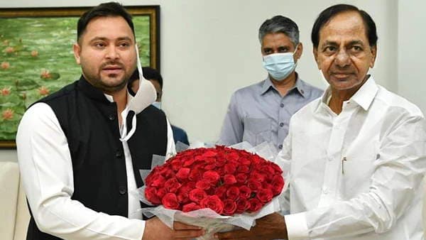 शाम 5 बजे तक बिहार में रहेंगे तेलंगाना के सीएम चंद्रशेखर राव, दो बजे लेंगे नीतीश कुमार के साथ लंच शाम 5 बजे तक बिहार में रहेंगे तेलंगाना के सीएम चंद्रशेखर राव, दो बजे लेंगे नीतीश कुमार के साथ लंच