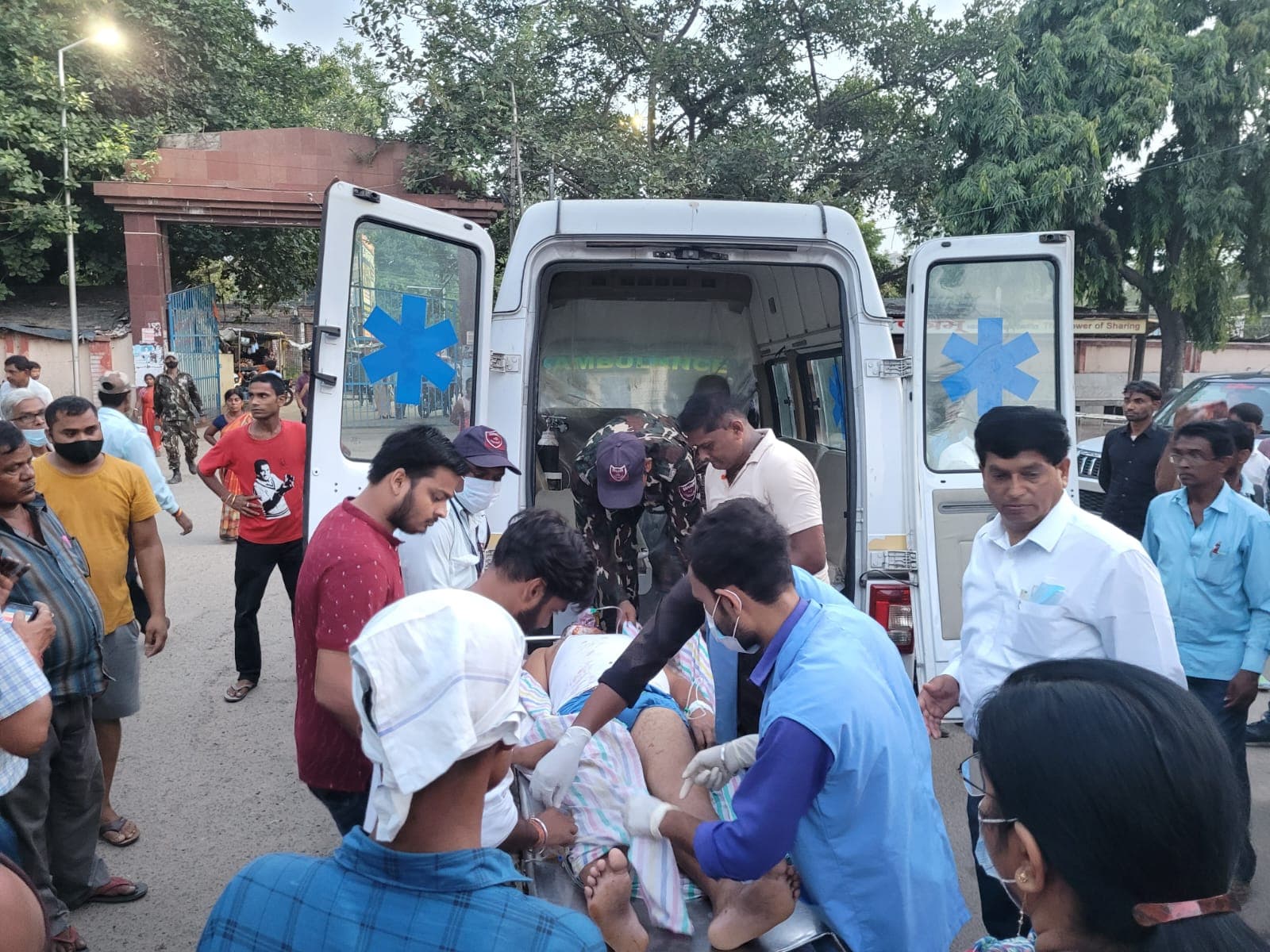 भागलपुर: ट्रक और कार में टक्कर, सहरसा कृषि कॉलेज के प्राचार्य सहित 3 लोग गंभीर रूप से जख्मी भागलपुर: ट्रक और कार में टक्कर, सहरसा कृषि कॉलेज के प्राचार्य सहित 3 लोग गंभीर रूप से जख्मी