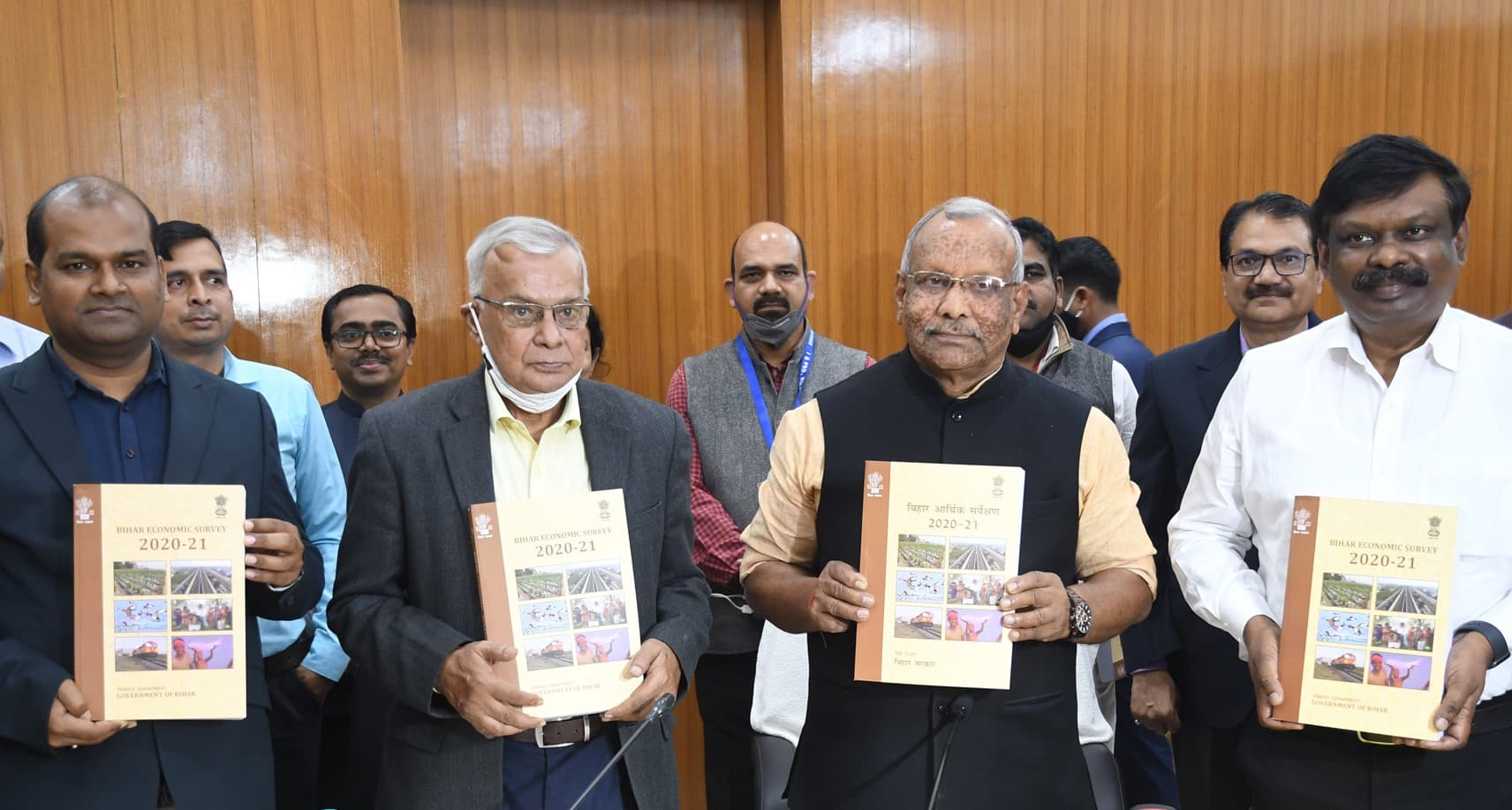 कोरोना संकट में भी बेमिसाल बिहार, आर्थिक सर्वेक्षण 2020-21 रिपोर्ट पेश, डबल डिजिट में विकास दर बरकरार कोरोना संकट में भी बेमिसाल बिहार, आर्थिक सर्वेक्षण 2020-21 रिपोर्ट पेश, डबल डिजिट में विकास दर बरकरार