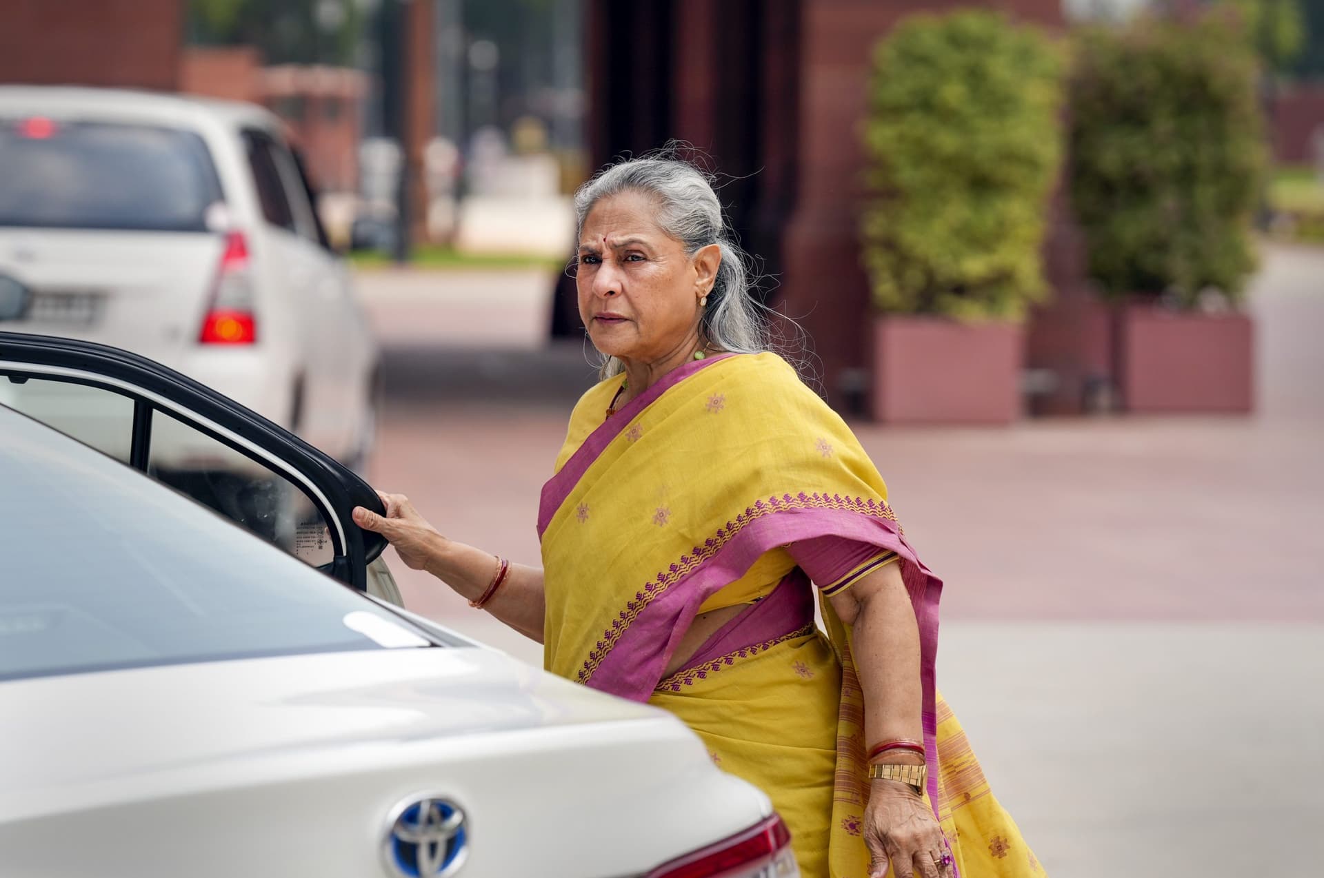 मैं सदन में खड़ी थी लेकिन किसी ने नहीं कहा कि आप क्यों खड़ी हैं? मणिपुर वीडियो पर जानें जया बच्चन ने क्या कहा मैं सदन में खड़ी थी लेकिन किसी ने नहीं कहा कि आप क्यों खड़ी हैं? मणिपुर वीडियो पर जानें जया बच्चन ने क्या कहा