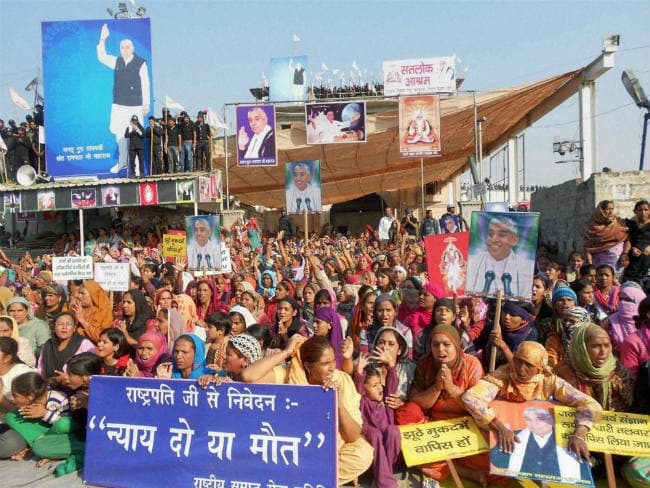 रामपाल प्रदर्शन : पुलिस ने समर्थकों को दिया आश्रम खाली करने का समय