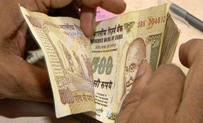 खुशखबरी : निजी संस्थानों में भी न्यूनतम वेतन 15 हजार तय कर सकती है सरकार