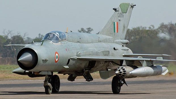 भारतीय वायुसेना के विमान ने आपात स्थिति में की लैंडिंग
