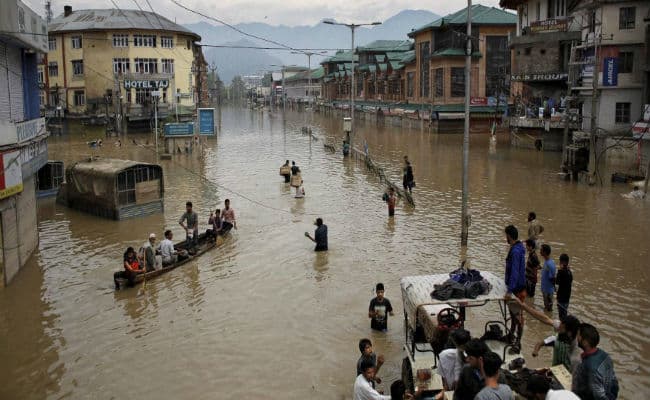 कश्मीर: सुरक्षा बल भी नहीं हैं बाढ़ से सुरक्षित