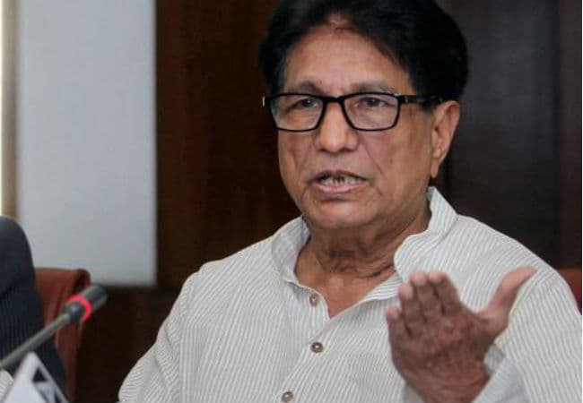बंगला विवाद : अजित ने सरकार पर निशाना साधा