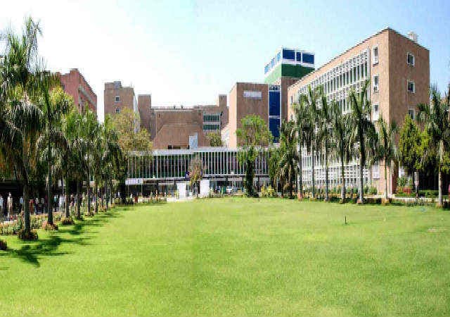एम्स में सीलबंद ब्रैड के पैकेट से निकला जिन्दा चूहा