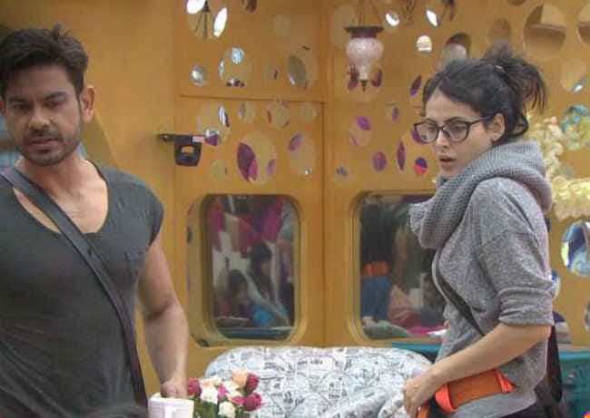 BIGG BOSS 9 : आखिर आ ही गई कीथ-मंदाना के बीच दरार !