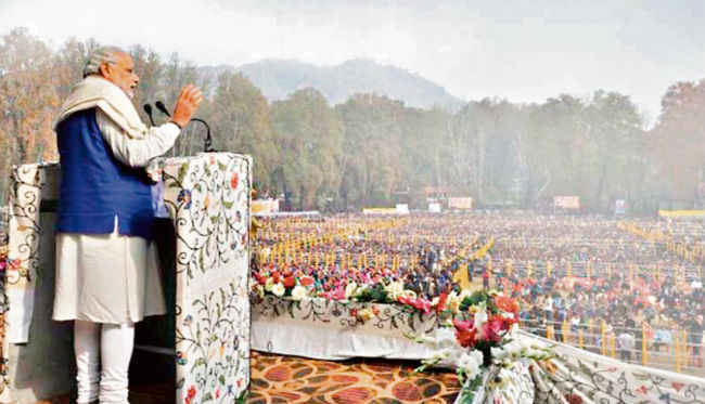 कश्मीर में मोदी : कश्मीरियत, जम्हूरियत और इंसानियत’ ही है कश्मीर के विकास का मंत्र