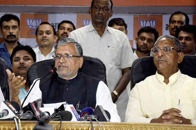 महागंठबंधन के स्पष्ट जनादेश का हम सिर झुकाकर सम्मान करते हैं : सुशील मोदी