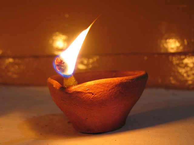 दीपावली पर विशेष : भागऽ हो दलिद्दर, दीया नहीं, जलता है जिया