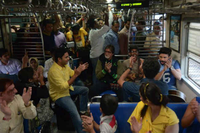 जानें क्यों बिग बी ने किया लोकल ट्रेन में सफर