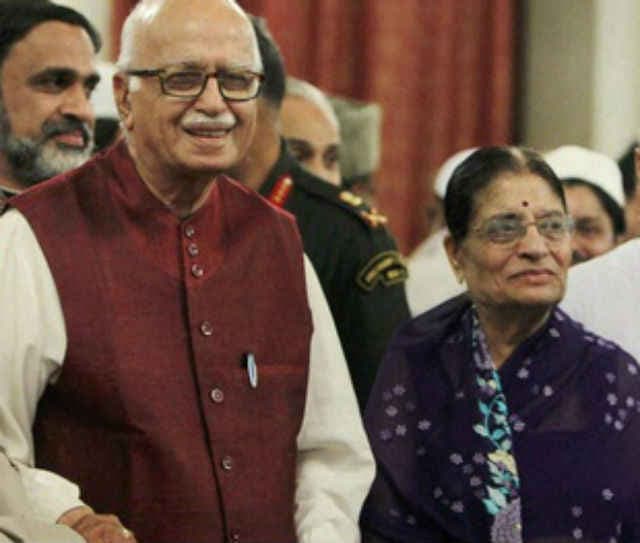 एल के आडवाणी की पत्नी एम्स में भर्ती