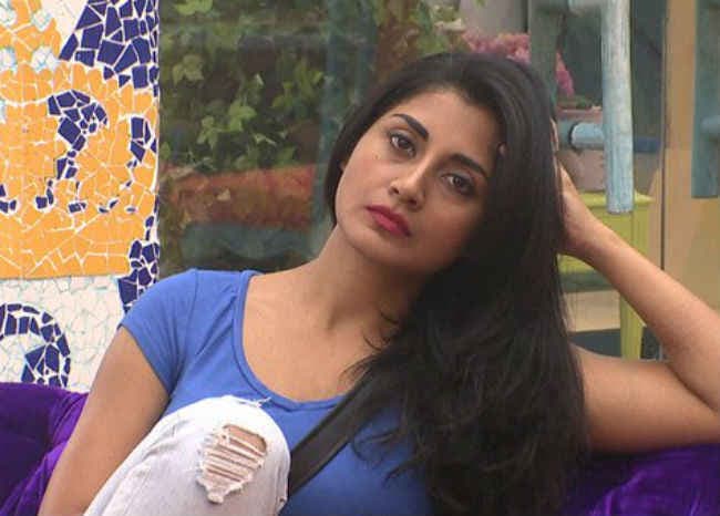Bigg Boss 9: रिमी सेन हुई घर से बेघर, प्रिंस की आंखों में ये आंसू
