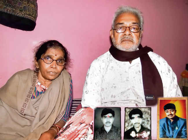 सीवान का चर्चित तेजाब कांड : बेटों की मौत का दर्द झेल रहे मां-बाप सीवान का चर्चित तेजाब कांड : बेटों की मौत का दर्द झेल रहे मां-बाप