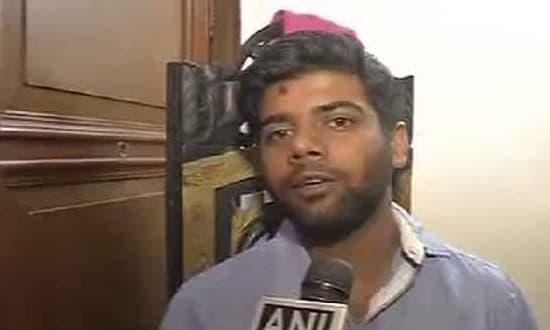 पार्किंग को लेकर हुआ विवाद, सांसद के बेटे और भतीजे की जमकर पिटाई, कंधा टूटा