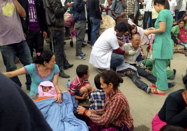 नेपाल भूकंप : बीएसएनएल, अन्य परिचालकों ने कॉल दरें घटाईं