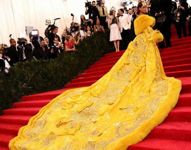 मेट गाला 2015 : रिहाना, लेडी गागा, केटी पेरी ने बिखेरा अपना जलवा