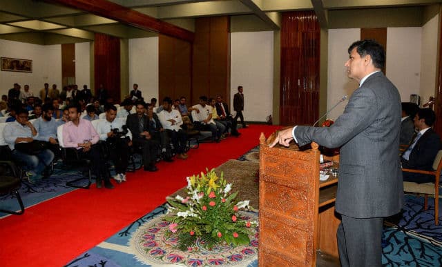 ”Make In India” को पूरी तरह ग्लोबल मार्केट पर निर्भर नहीं रहना चाहिए : रघुराम राजन