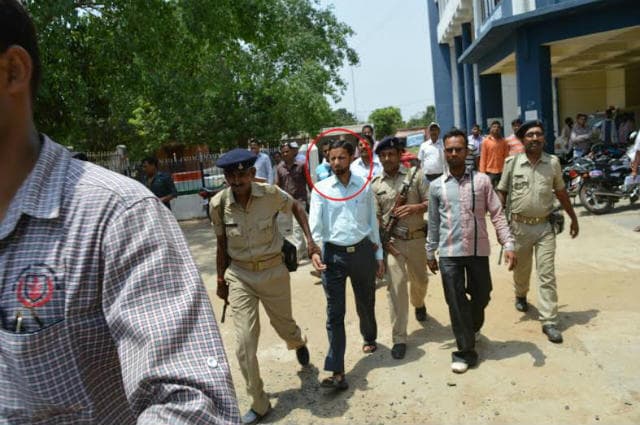 चतरा में सरकारी कर्मचारी घूस लेते रंगेहाथ गिरफ्तार