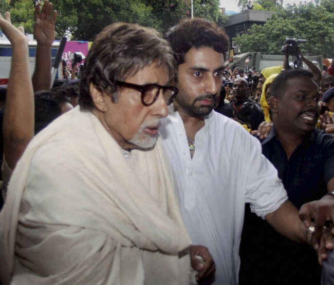 अभिषेक बच्चन बोले,” बिग बी जैसी शख्सियत सदियों में एक ही होती है”