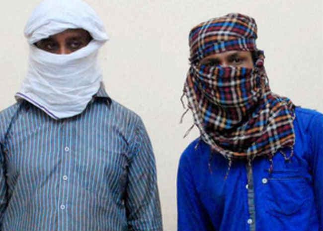 नकाबपोश लुटेरा बनकर बाइक पर घूमे एसएसपी, यूपी पुलिस ने रोका तक नहीं