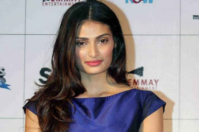 क्यों ‘राम लखन” के रीमेक में शामिल होने पर आथिया शेट्टी चुप ?
