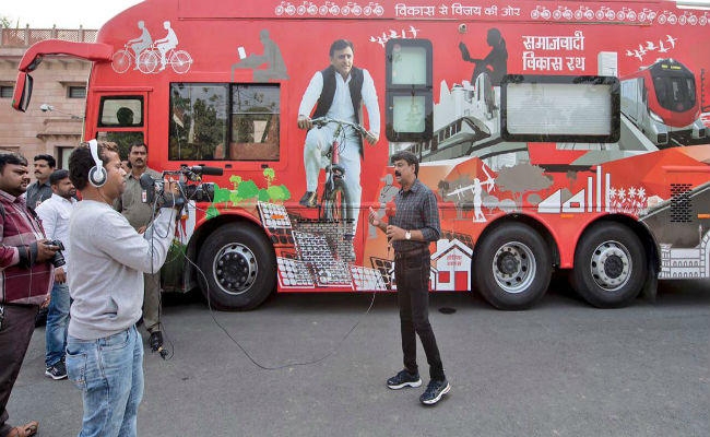 समाजवादी अखिलेश की ‘शाही” विकासयात्रा कल से, जानिए रथ में क्या है खास?