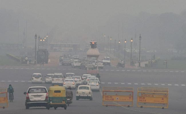 जहरीले धुएं का कोहरा, स्कूल बंद, सरकार को NGT की फटकार