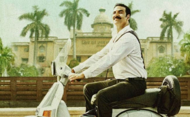 JOLLY LLB 2: फर्स्टलुक पोस्टर में स्कूटर चलाते दिखे ”खिलाड़ी” अक्षय कुमार, PHOTO