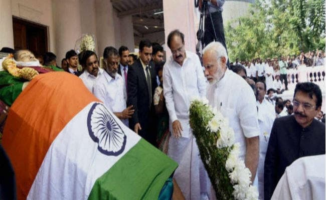 अम्मा के अपने कहां हैं?