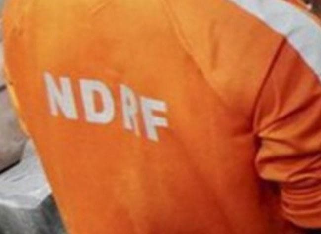 भूकंप में ऐसे करें बचाव, एनडीआरएफ ने शिक्षक समेत स्कूली बच्चों को दी ट्रेनिंग