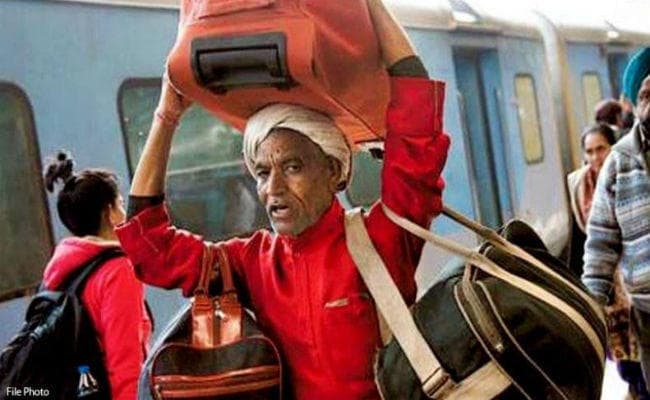 IRCTC की पहल,139 पर डायल कर बुक करा सकेंगे कुली, कैब और टैक्सी