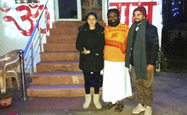 विराट-अनुष्का की सगाई की अटकलें तेज, बच्चन दंपती और अंबानी परिवार पहुंचे रिषिकेश