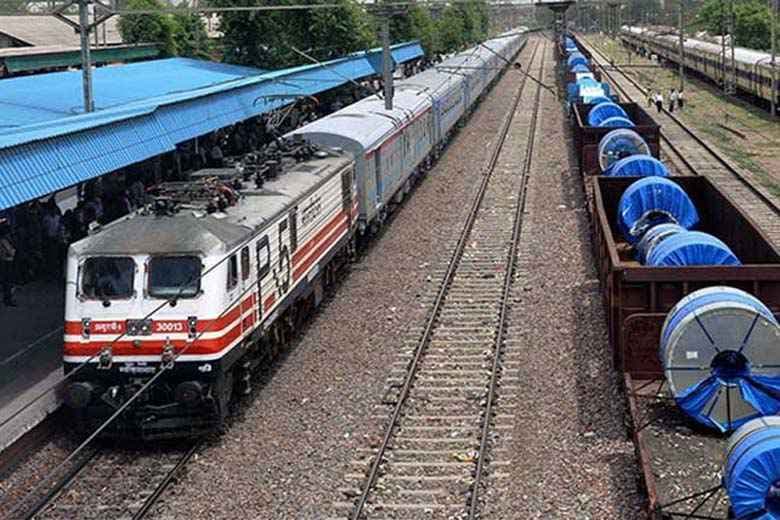 कालका मेल के डिब्बे अलग हुए, बाल-बाल बचे यात्री