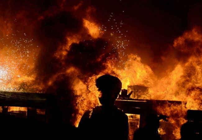 ”मेक इन इंडिया” के स्टेज पर आग, जांच में जुटी पुलिस