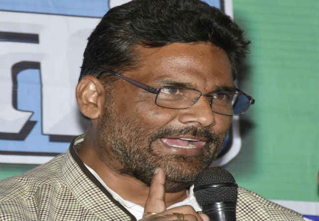 पप्पू बोले, कश्मीर में भारत का झंडा जलाना गलत नहीं, देशद्रोही है सभी संत