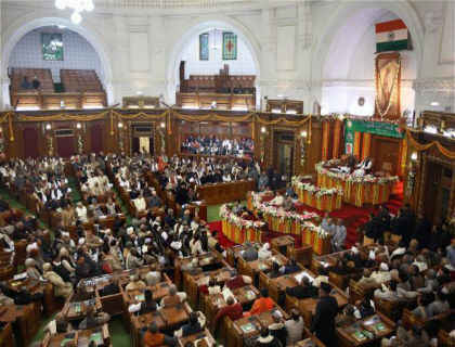 यूपी विधान परिषद के नये सदस्यों को दिलायी गयी शपथ