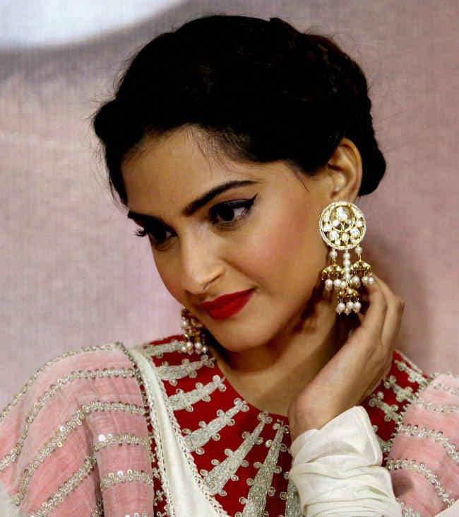 ...अब ऐश्वर्या नहीं सोनम कपूर होगीं ''कल्याण ज्वैलर्स'' की ब्रांड एंबेसेडर