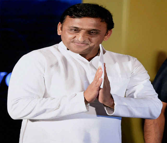 उत्तर प्रदेश में मुख्यमंत्री ने 46 हस्तियों को दिया ”यश भारती” सम्मान