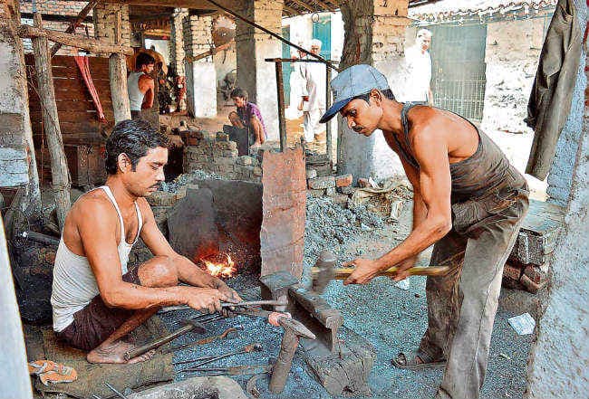 अब पलायन कर रहे भेंडरा के नौजवान