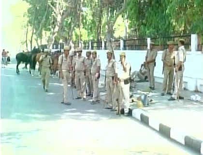 UP: अलीगढ़ मुस्लिम यूनिवर्सिटी में बवाल, चली गोली, एक की मौत
