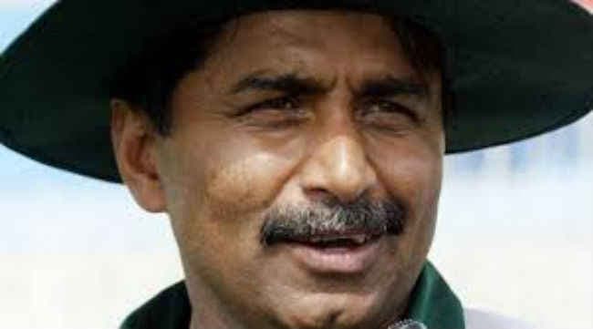 जावेद मियांदाद ने पीसीबी को लताड़ा जावेद मियांदाद ने पीसीबी को लताड़ा