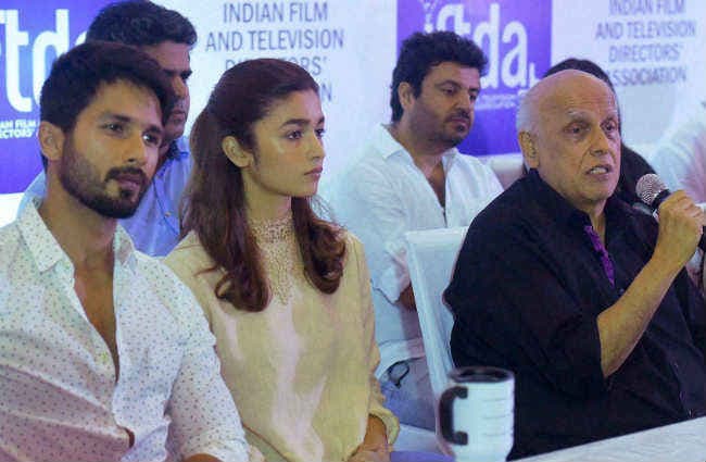 ”उड़ता पंजाब” के समर्थन में बॉलीवुड, निशाने पर निहलानी