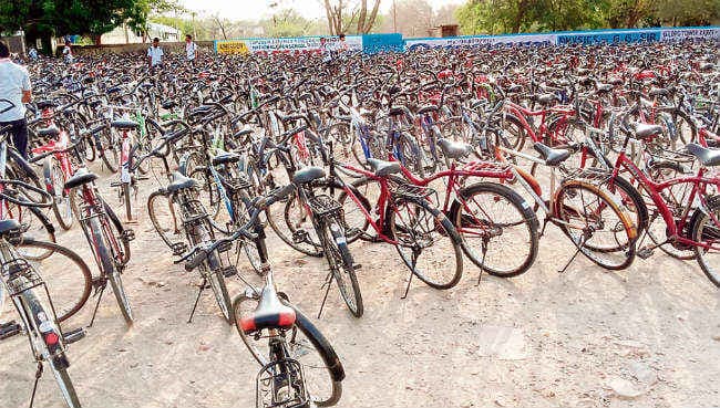 सक्सेस रेट 2%, फिर भी खिंचे आते हैं छात्र